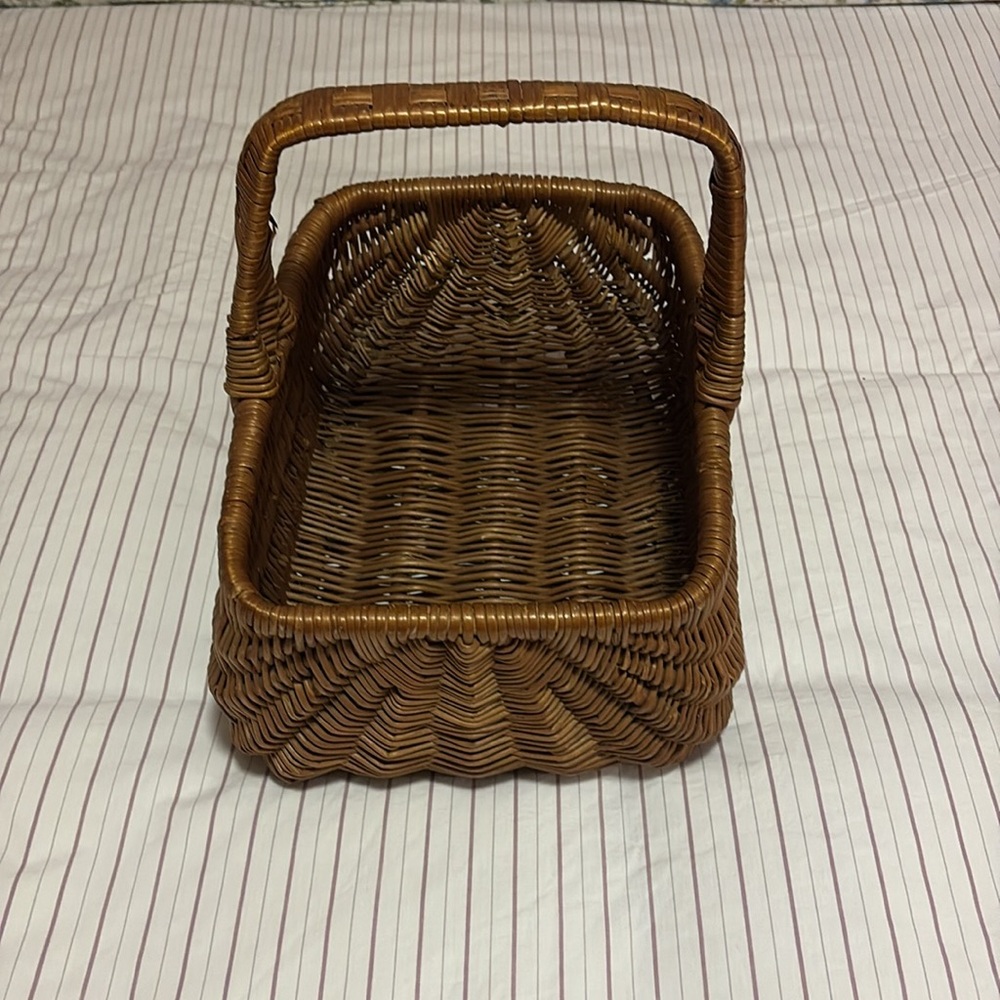 Sturdy Wicker Basket - Picture 2 of 9